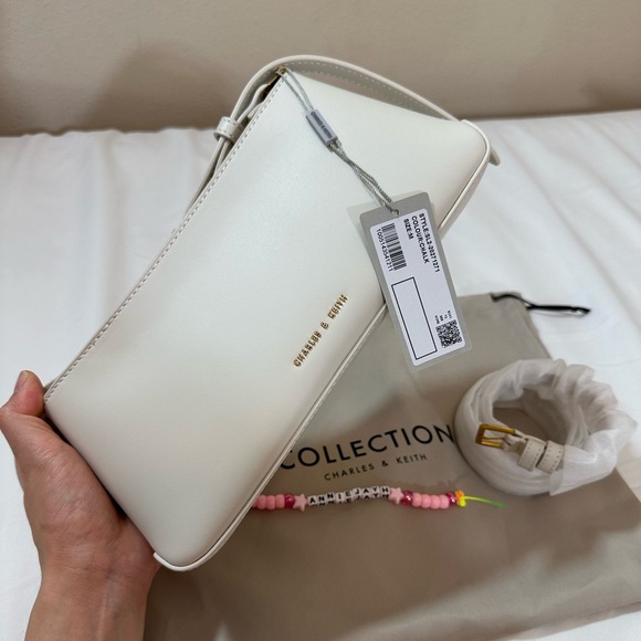 NWT Charles & Keith Gabine Leather Trapeze Bag - Chalk (Cream) GENUINE LEATHER - Picture 2 of 9